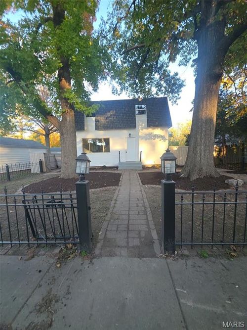 2109 S 3rd St, Fayetteville, IL, 62258-5049 | Card Image