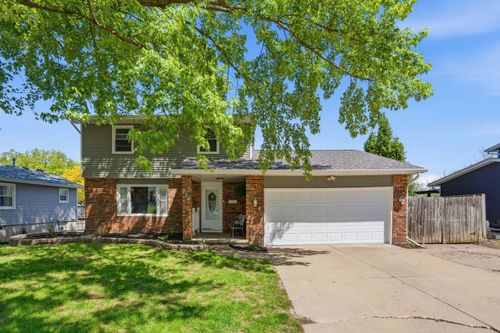 754 Colony Dr, Davenport, IA, 52806-4161 | Card Image