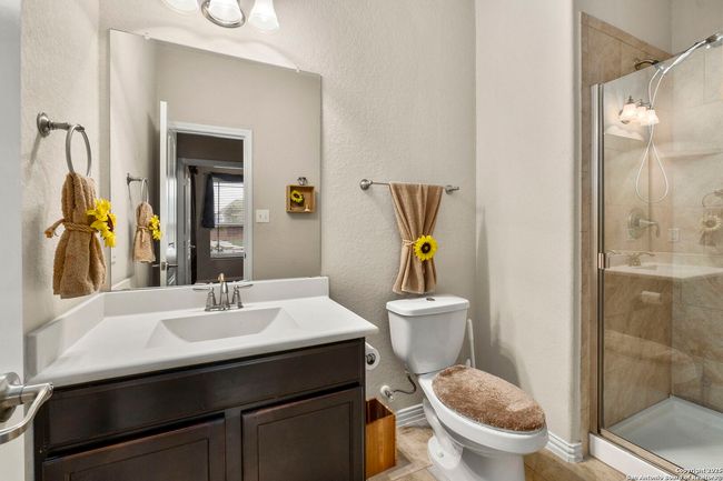 Bathroom across from secondary bedroom down | Image 6