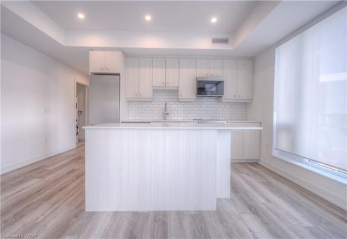 402-5 Wellington St S, Kitchener, ON, N2G0E3 | Card Image