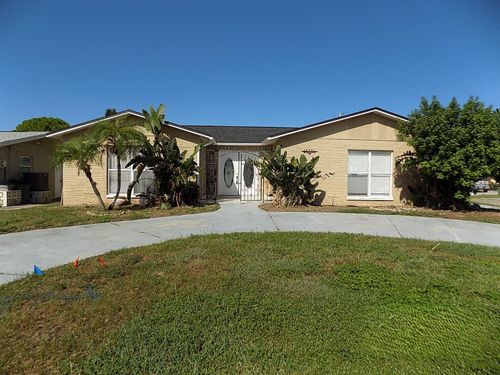 13701 Garris Dr, HUDSON, FL, 34667-1522 | Card Image