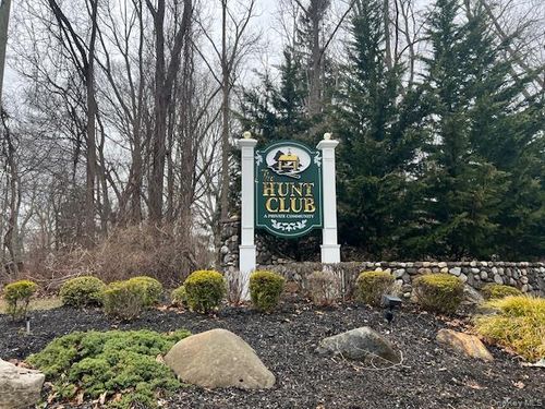 4 Fox Path, Coram, NY, 11727-2136 | Card Image