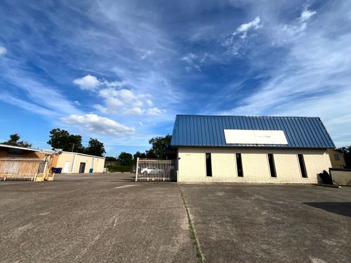 2335 S 4th St, Beaumont, TX, 77701-6607 | Card Image