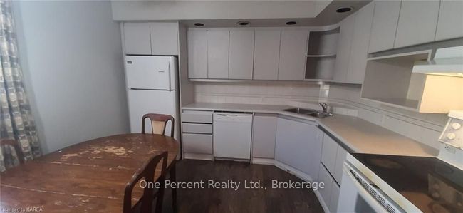 111 Calderwood Dr, House other with 3 bedrooms, 2 bathrooms and 4 parking in Kingston ON | Image 11