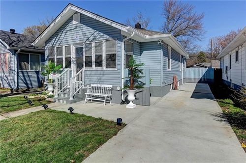 1232 E 24th Ave, North Kansas City, MO, 64116-3324 | Card Image
