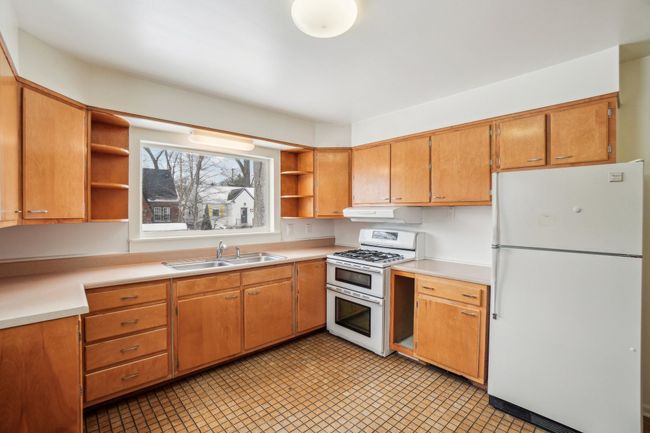 2155 Avondale St, House other with 3 bedrooms, 3 bathrooms and null parking in Sylvan Lake MI | Image 8