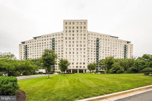 324-10401 Grosvenor Pl, ROCKVILLE, MD, 20852-4630 | Card Image