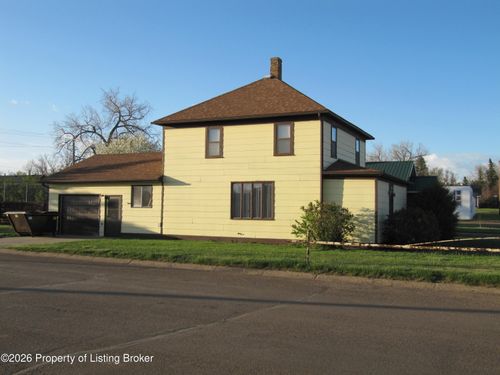 310 Central Avenue S, Beach, ND, 58621 | Card Image