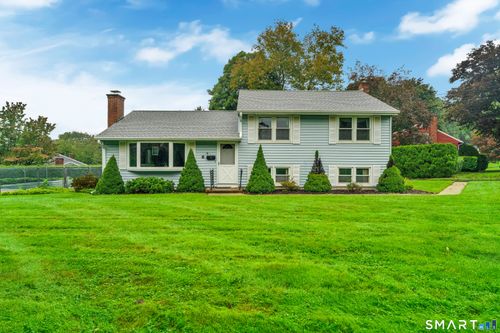6 Reynolds Dr, Wallingford, CT, 06492-3934 | Card Image