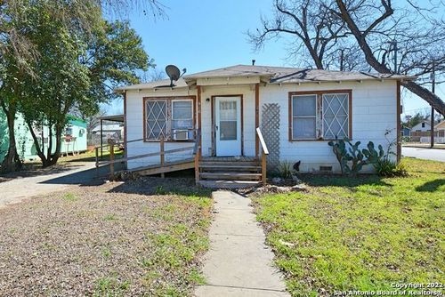 910 Pine St, New Braunfels, TX, 78130-3728 | Card Image