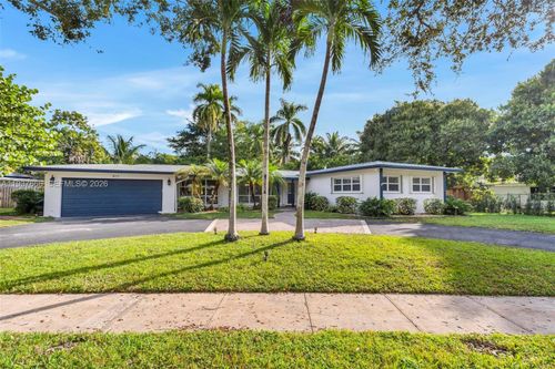 812 Holly Ln, Plantation, FL, 33317-1220 | Card Image