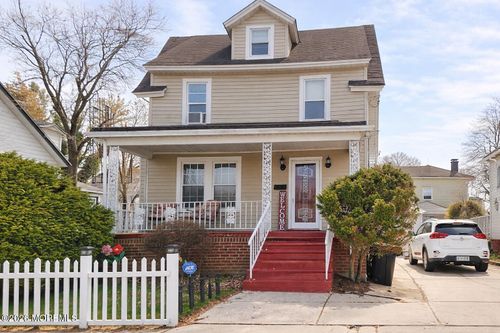 111 Huff Ave, TRENTON, NJ, 08618-2815 | Card Image
