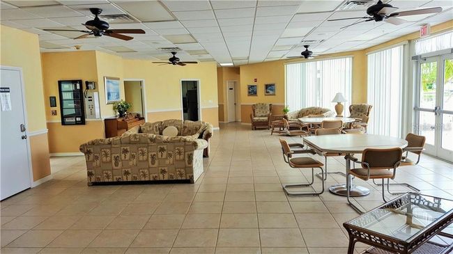 Clubhouse Seating Area | Image 30