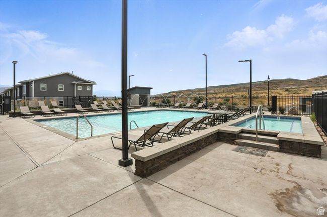 Community Pool and Hot Tub | Image 4