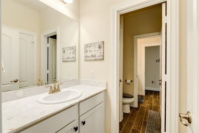 203 Bentwater Ln, House other with 4 bedrooms, 2 bathrooms and 2 parking in Clute TX | Image 22