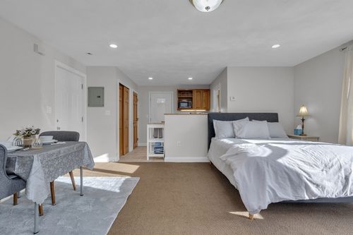 3-70 Garland Rd, Newton, MA, 02459-1710 | Card Image