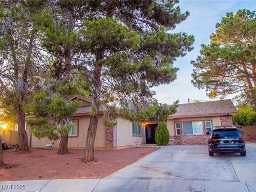 5033 Saluda Cir, Las Vegas, NV, 89118-1106 | Card Image