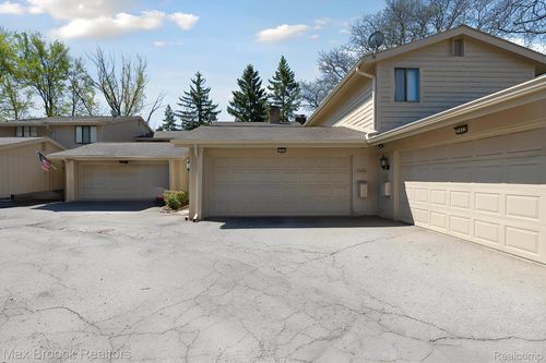 7454 Bridge Way, West Bloomfield, MI, 48322-3530 | Card Image