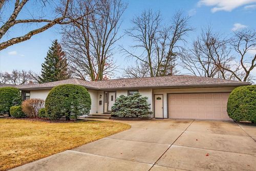 2306 Woodcrest Dr, Portage, WI, 53901-1240 | Card Image