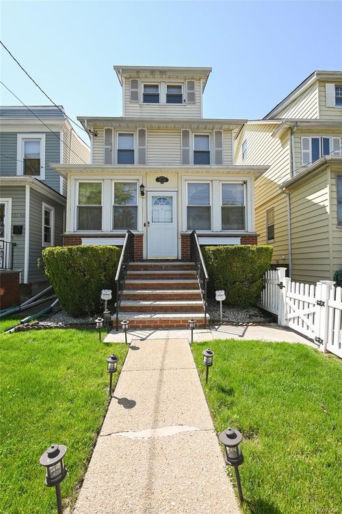 12142 6th Ave, College Point, NY, 11356-1105 | Card Image