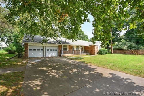 2447 E 53rd St, Tulsa, OK, 74105-6601 | Card Image