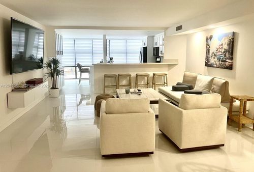 203-6423 Collins Ave, Miami Beach, FL, 33141-9605 | Card Image