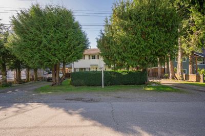 3915 205 A St, Home with 6 bedrooms, 2 bathrooms and null parking in Langley BC | Image 2