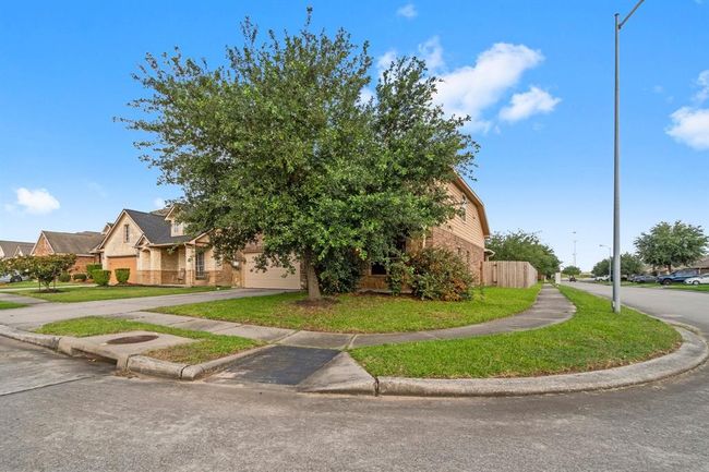 2827 Lockeridge Oaks Dr, House other with 4 bedrooms, 3 bathrooms and 2 parking in Spring TX | Image 4