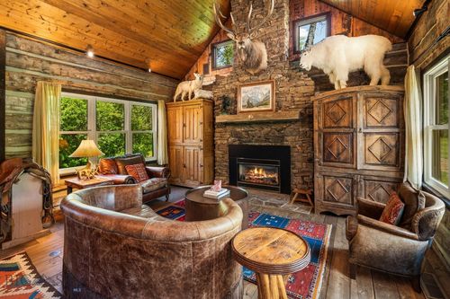 207 Martinez Spring Rd, Bozeman, MT, 59718-7820 | Card Image