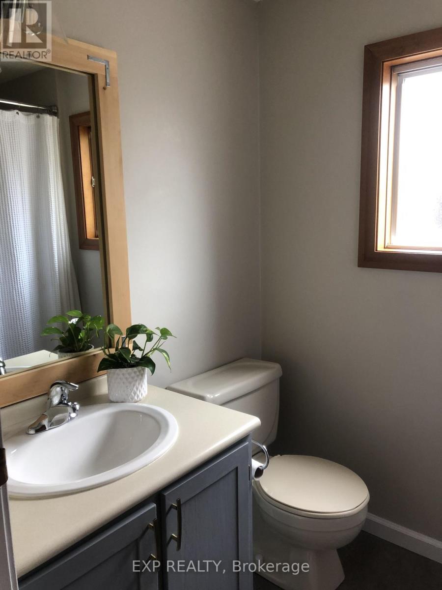 Residential Lease in Welland (N. Welland) 3
