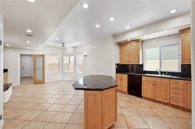 326 6 Th St, House other with 4 bedrooms, 5 bathrooms and 2 parking in Huntington Beach CA | Image 17
