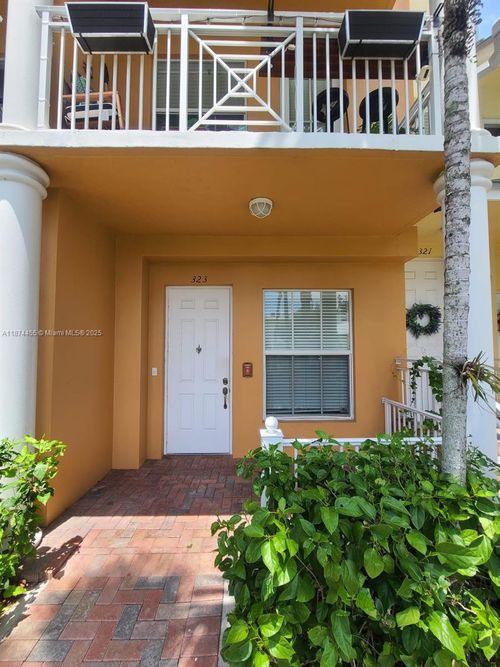 323-323 Sw 13th Ter, Fort Lauderdale, FL, 33312-7594 | Card Image