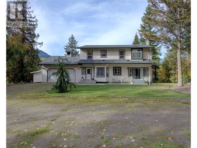 5228 Warren Creek Rd, House other with 4 bedrooms, 3 bathrooms and 12 parking in Falkland BC | Image 4
