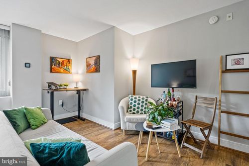 apt-n203-800 4th St Sw, WASHINGTON, DC, 20024-3006 | Card Image