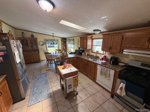 11 Crane Lake Dr, Linden, MI, 48451-9427 | Card Image