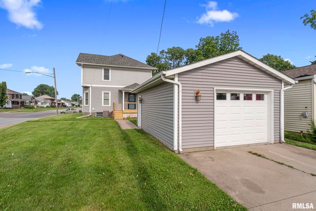 1647 37 Th St, House other with 3 bedrooms, 2 bathrooms and null parking in Rock Island IL | Image 6