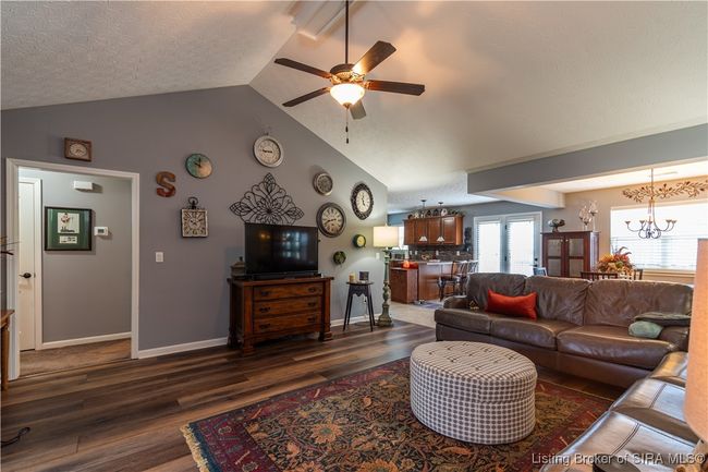1721 Spring Gate Cir, Condo with 3 bedrooms, 2 bathrooms and null parking in Jeffersonville IN | Image 6