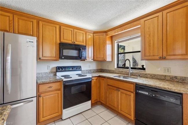 APT-105 - 4198 27 Th Ct Sw, Condo with 2 bedrooms, 2 bathrooms and null parking in NAPLES FL | Image 15