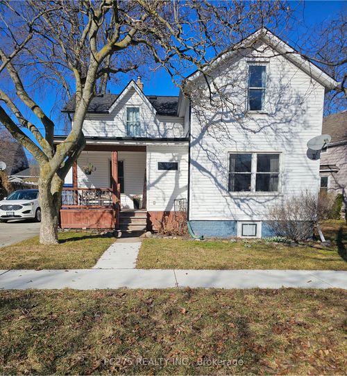 112 Essex St, Sarnia, ON, N7T4R7 | Card Image