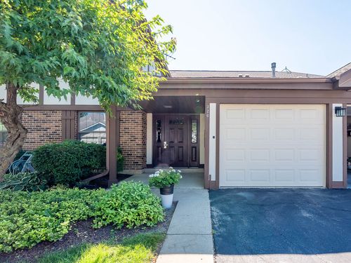 c2-326 Woodbury Ct, Schaumburg, IL, 60193-2239 | Card Image