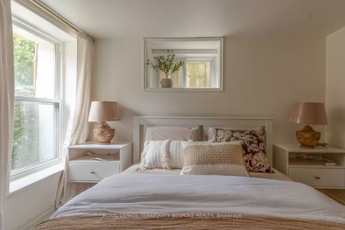 1-lower-318 Wallace Ave, Toronto, ON, M6P3N7 | Card Image