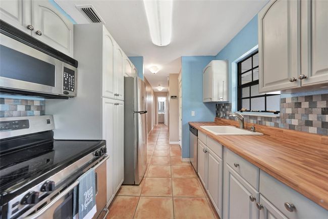 4062 Blitzen Ter, House other with 3 bedrooms, 2 bathrooms and null parking in NORTH PORT FL | Image 4