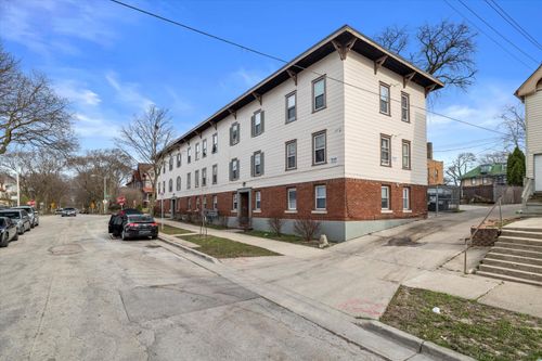3303 W Juneau Ave, Milwaukee, WI, 53208-2975 | Card Image
