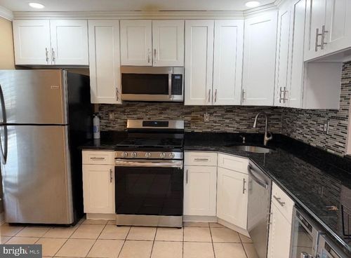 5 Stout Ct, LAWRENCEVILLE, NJ, 08648-2642 | Card Image