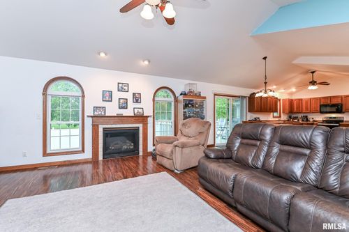7 Tiffany Ct, Mackinaw, IL, 61755-7900 | Card Image