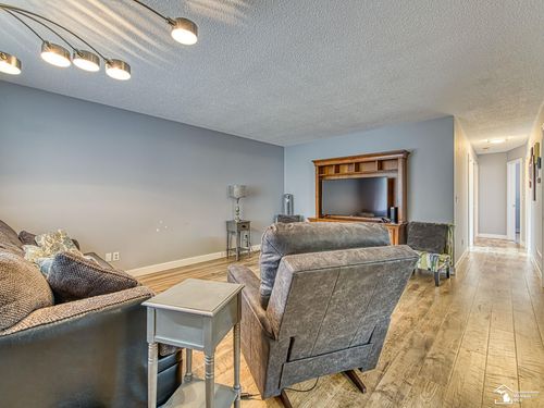 251 Midway St, Dundee, MI, 48131-1124 | Card Image