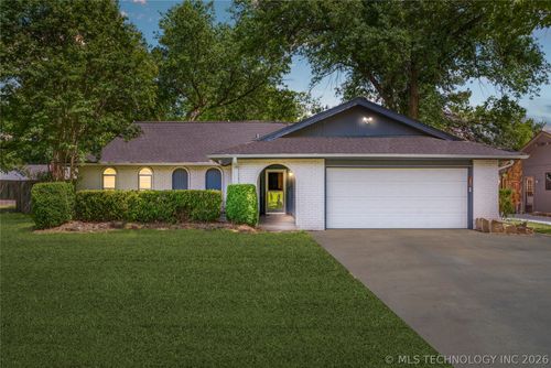8205 Birch Ave, Broken Arrow, OK, 74011-7014 | Card Image