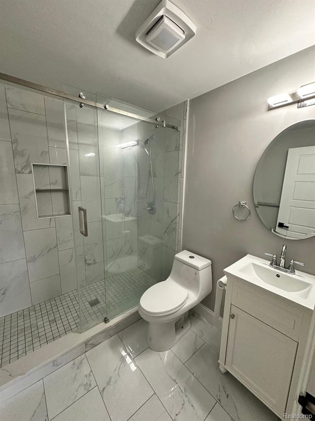 24739 Middlebelt Rd, House other with 3 bedrooms, 3 bathrooms and null parking in Farmington Hills MI | Image 12