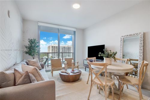 n-911-3900 Biscayne Blvd, Miami, FL, 33137-3760 | Card Image