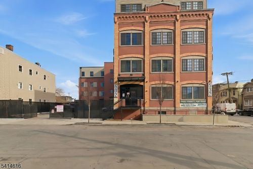 526 Mulberry St, Newark, NJ, 07114 | Card Image